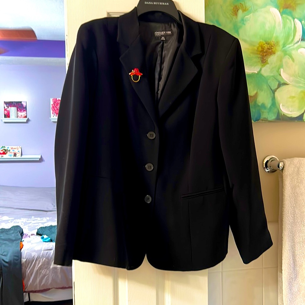 Wear this Jacket/blazer for any occasion. Work, or to dress up a casual outfit.